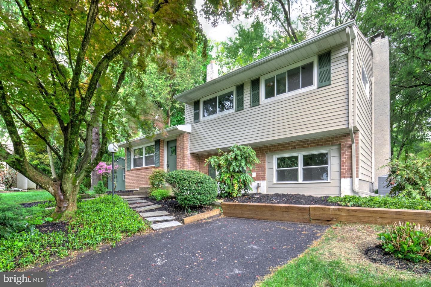 1287 Belmont Avenue photo 3