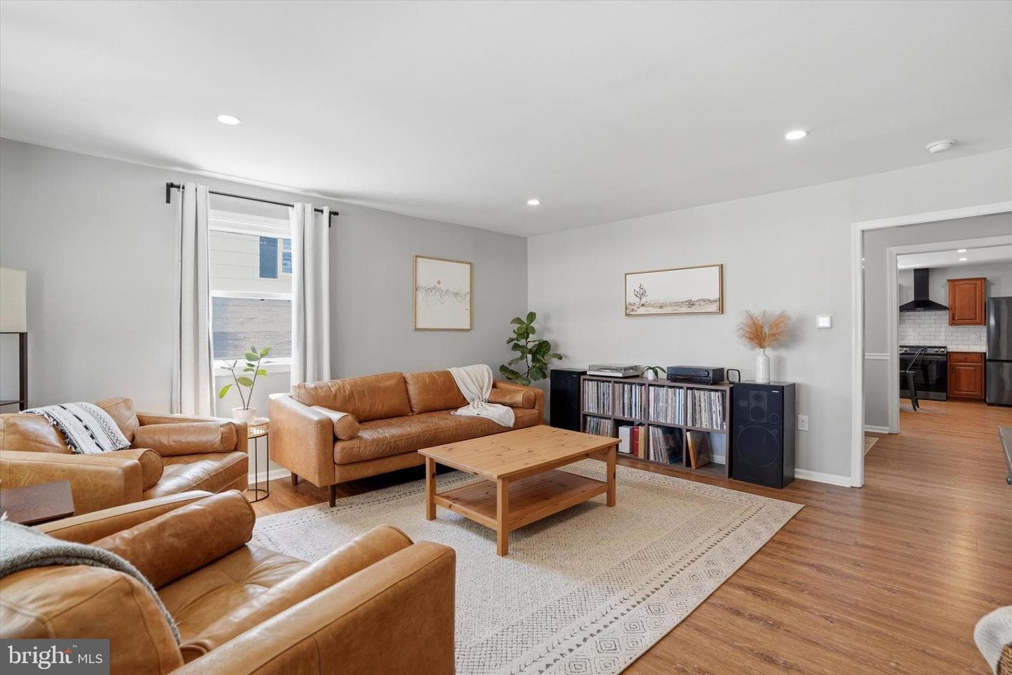 1263 Tyler Avenue photo 4