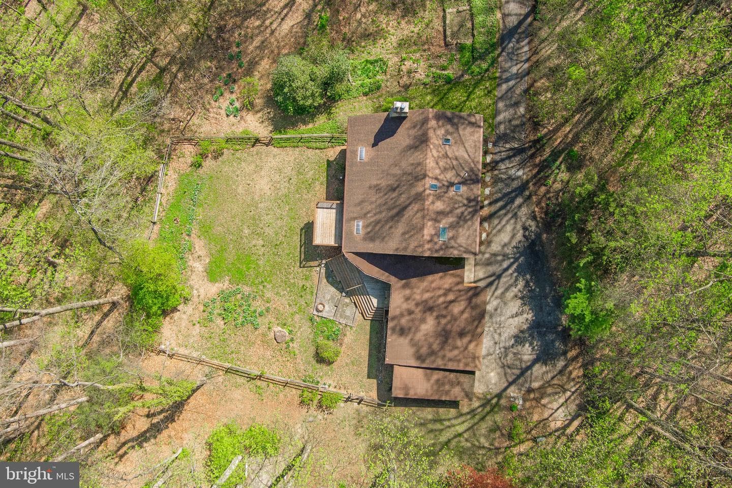 912 Heather Lane photo 2