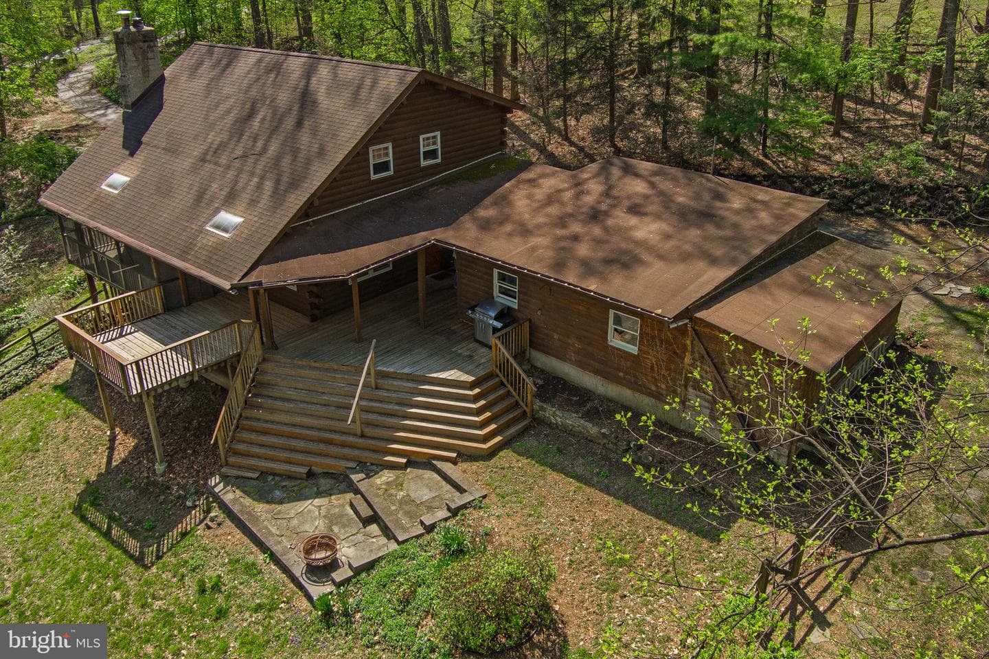 912 Heather Lane photo 3