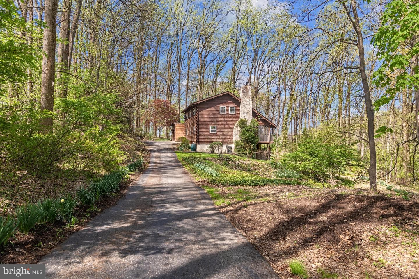 912 Heather Lane photo 4