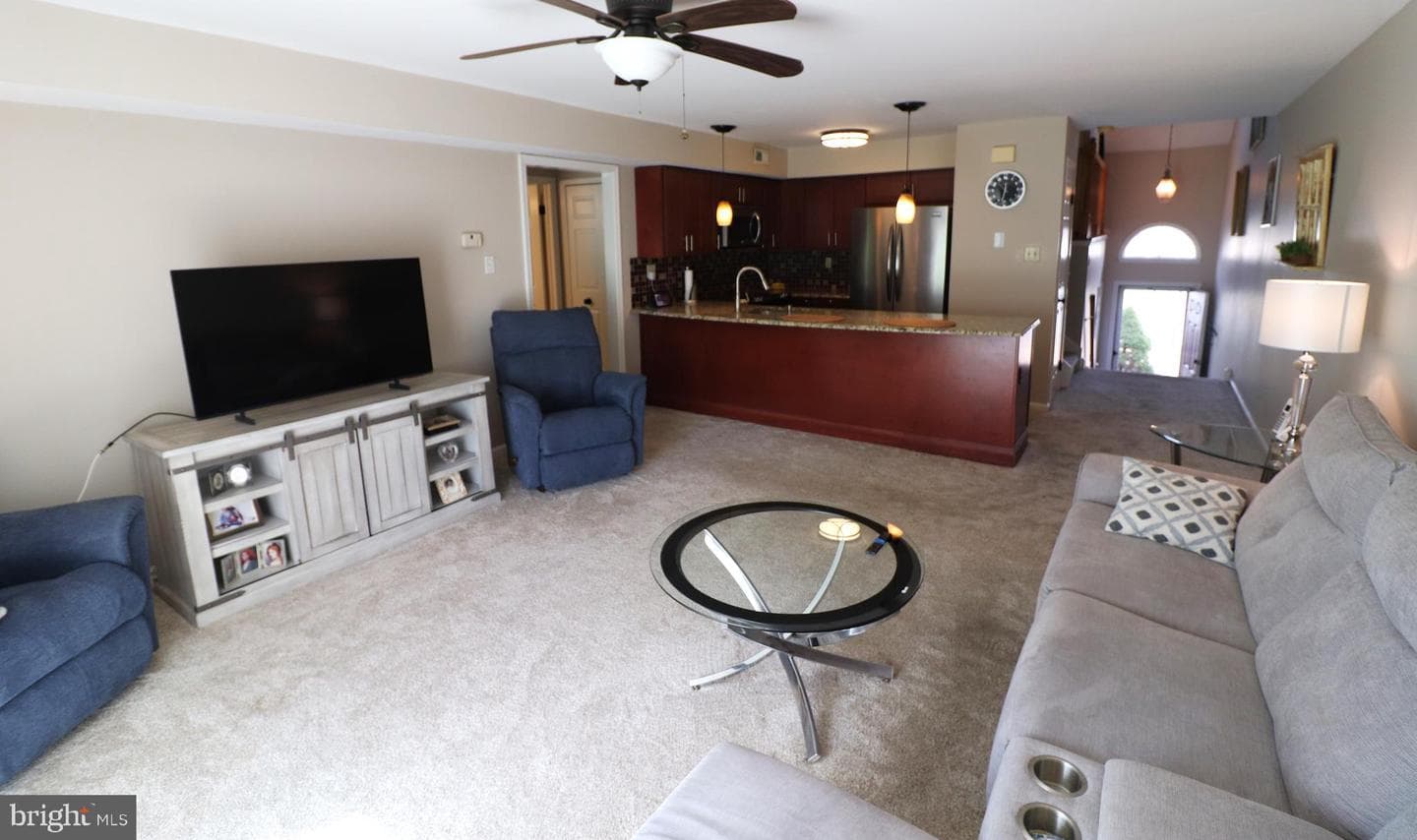 209 Fairfield Court #209 photo 9