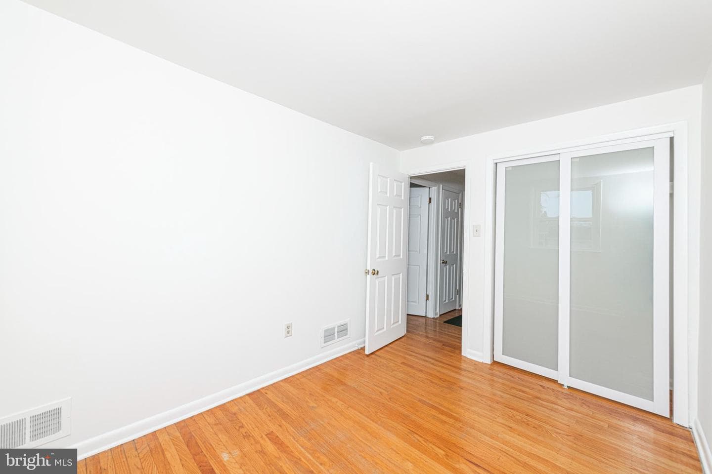 889 Oxford Avenue photo 12