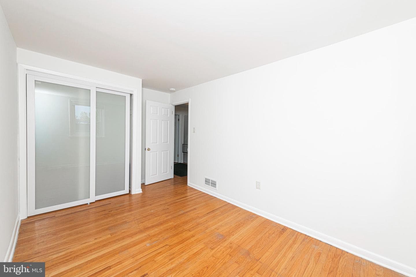 889 Oxford Avenue photo 13