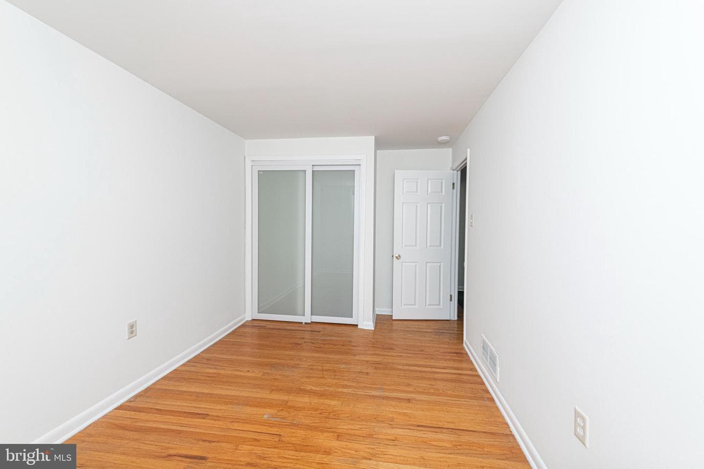 889 Oxford Avenue photo 14