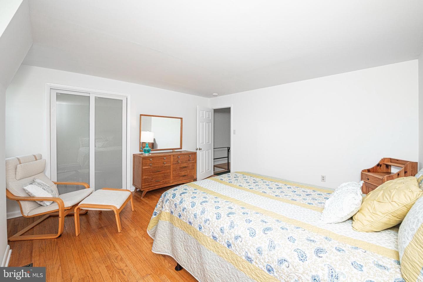 889 Oxford Avenue photo 16