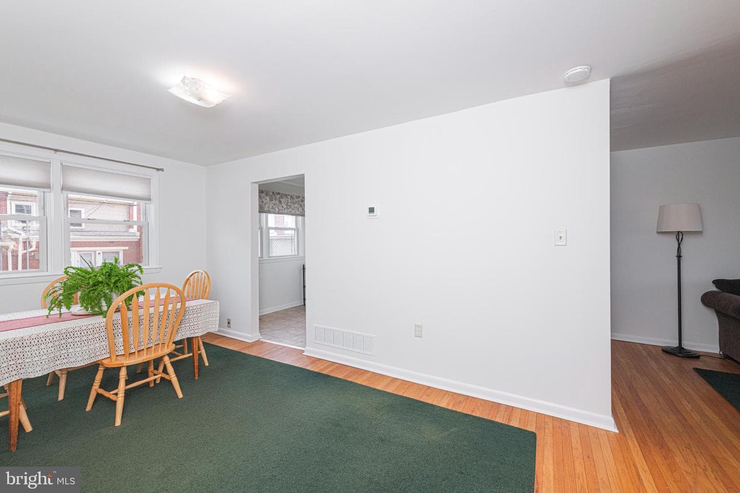 889 Oxford Avenue photo 7