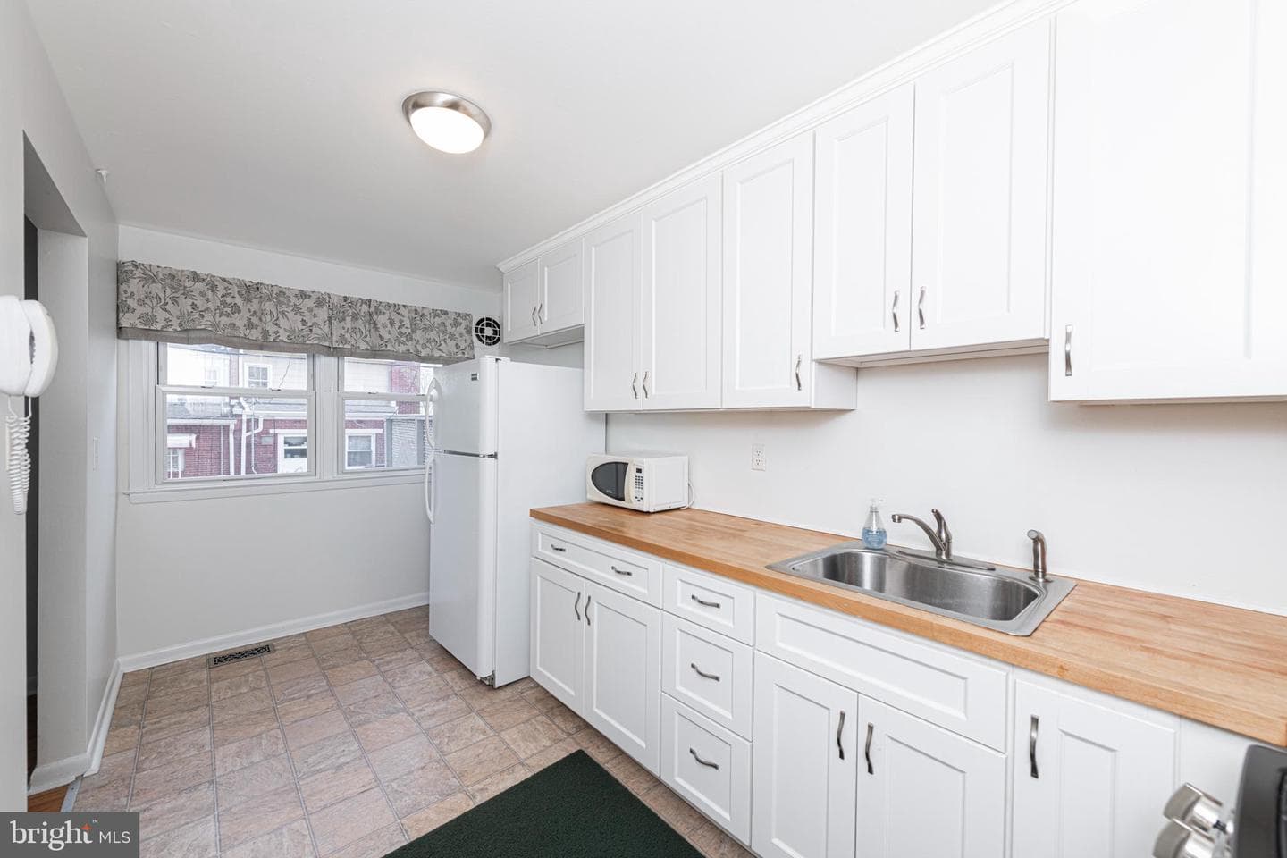889 Oxford Avenue photo 8