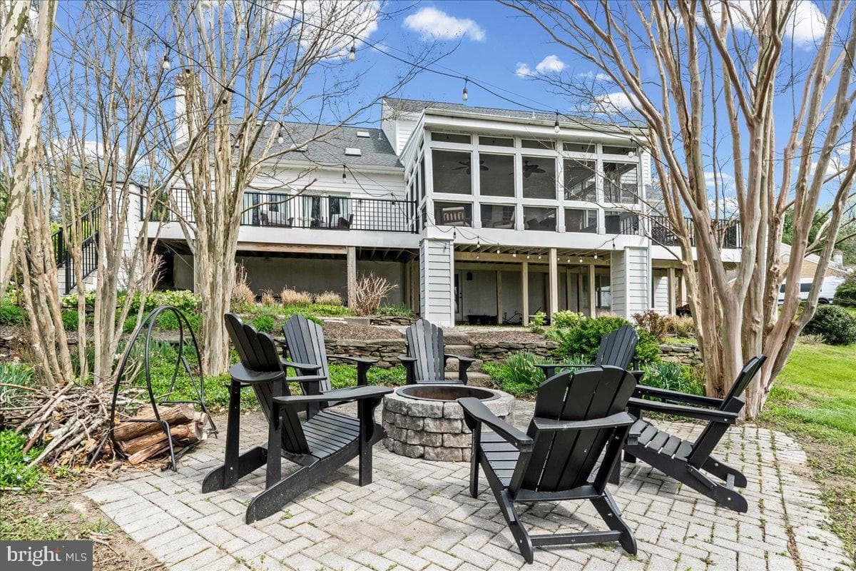 314 Belmont Court photo 8