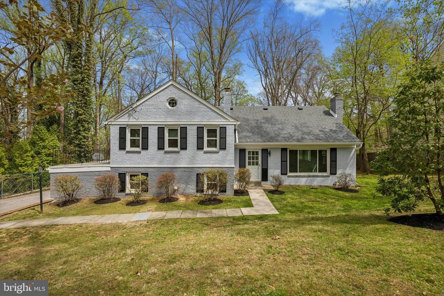 699 W Valley Road