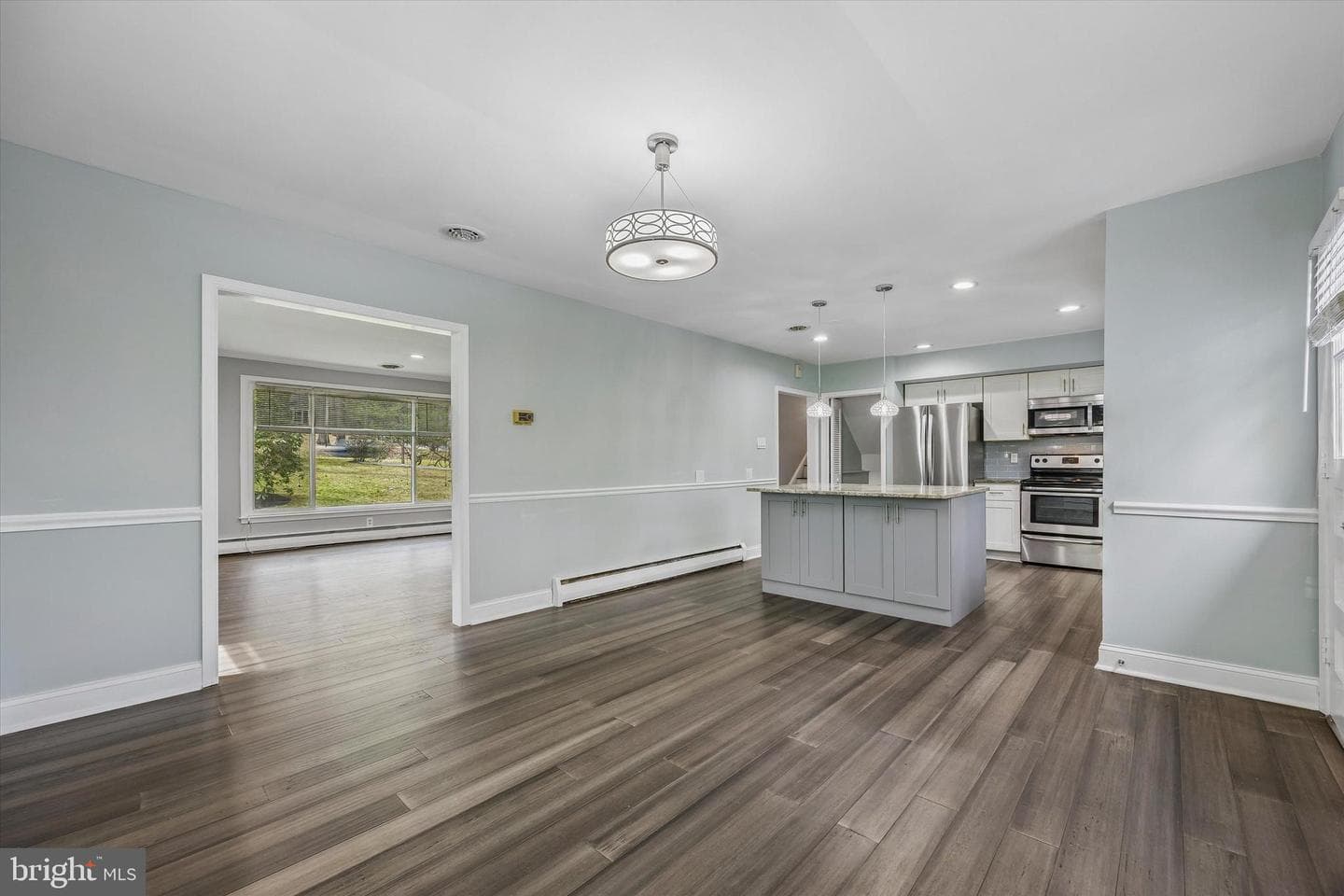 699 W Valley Road photo 9