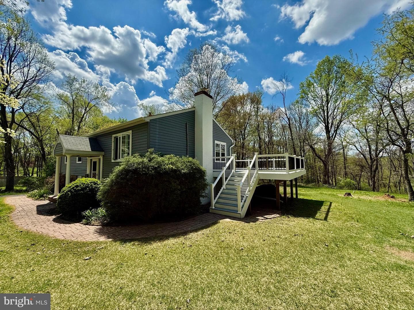 1424 Oakwood Road photo 3