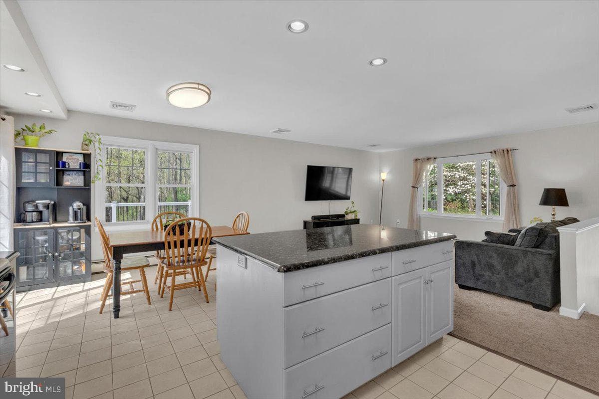 1424 Oakwood Road photo 8