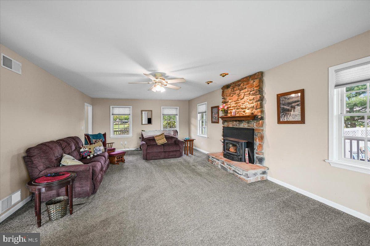 684 Waterway Road photo 4