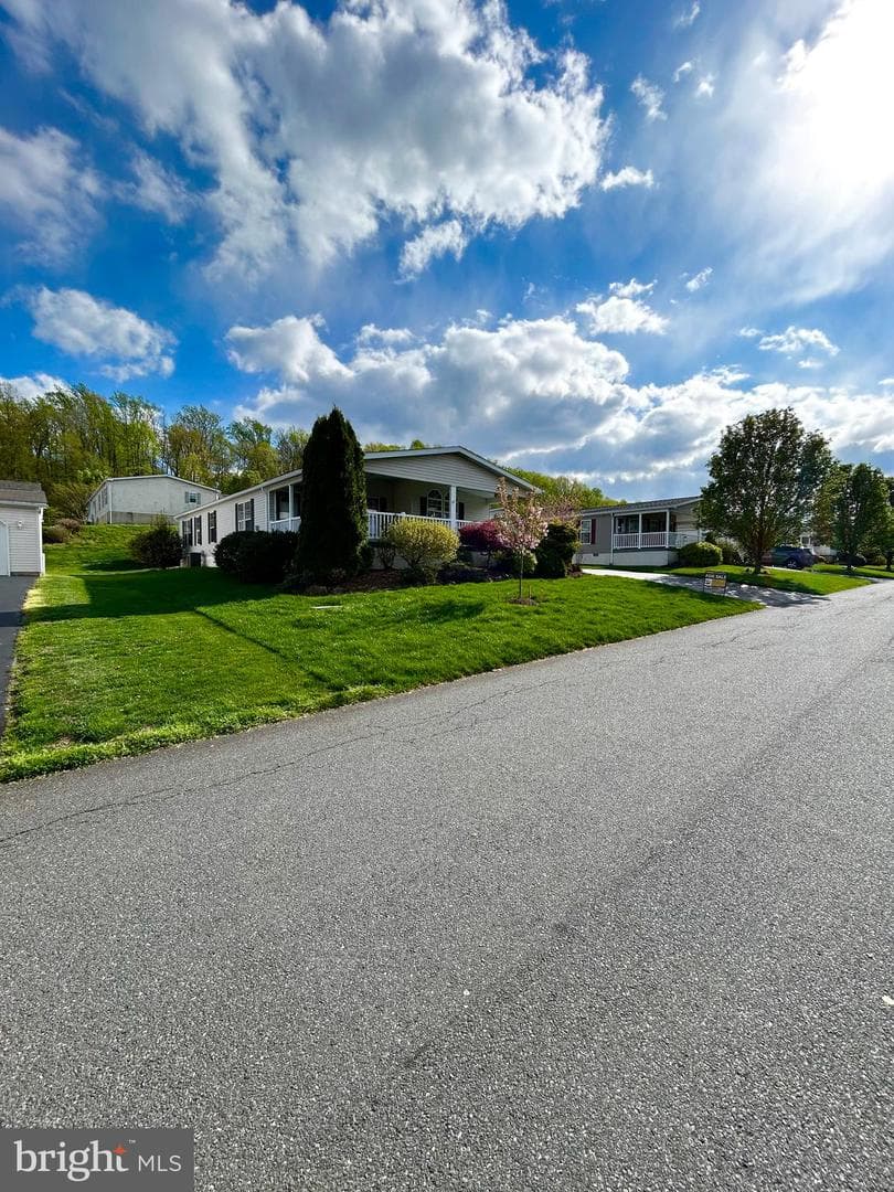 548 Conestoga Drive photo 2