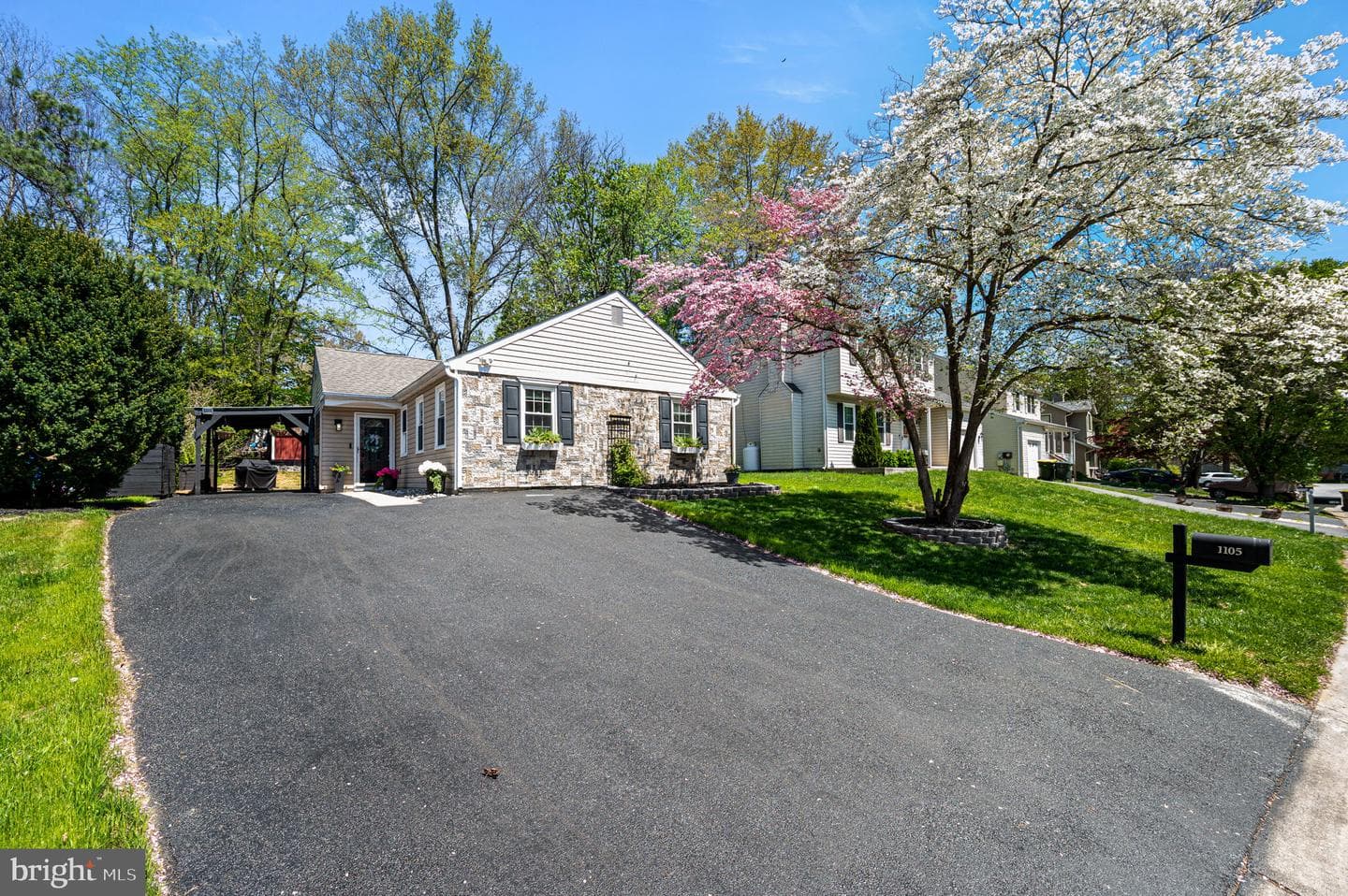 1105 Vermont Lane photo 2