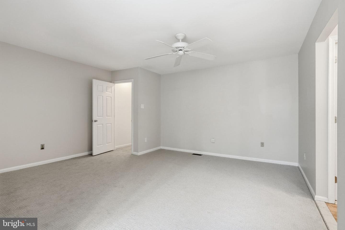 965 Roundhouse Court photo 30