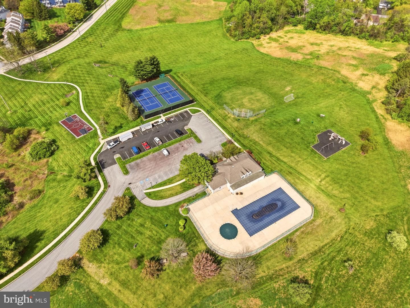 965 Roundhouse Court photo 38