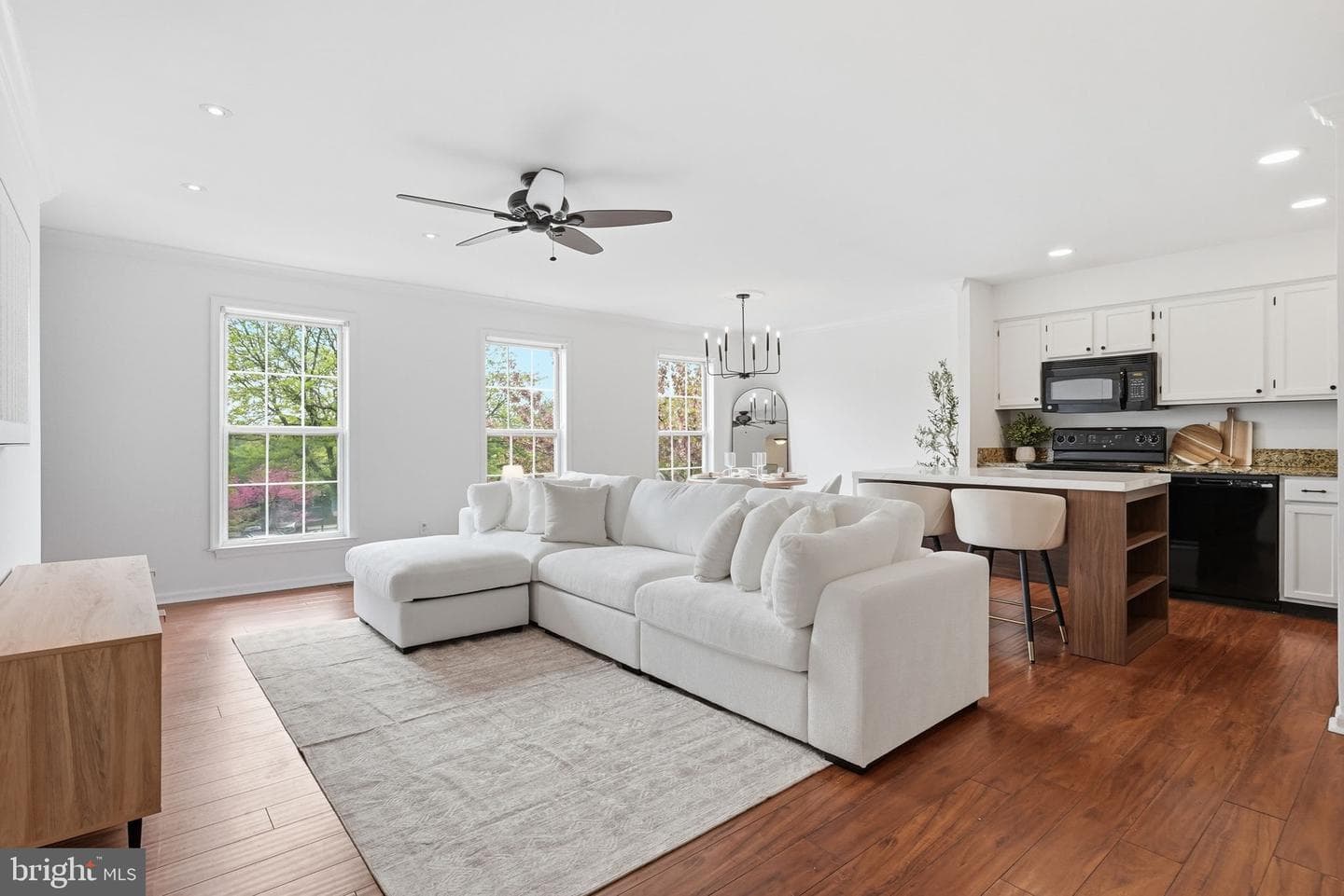 965 Roundhouse Court photo 6