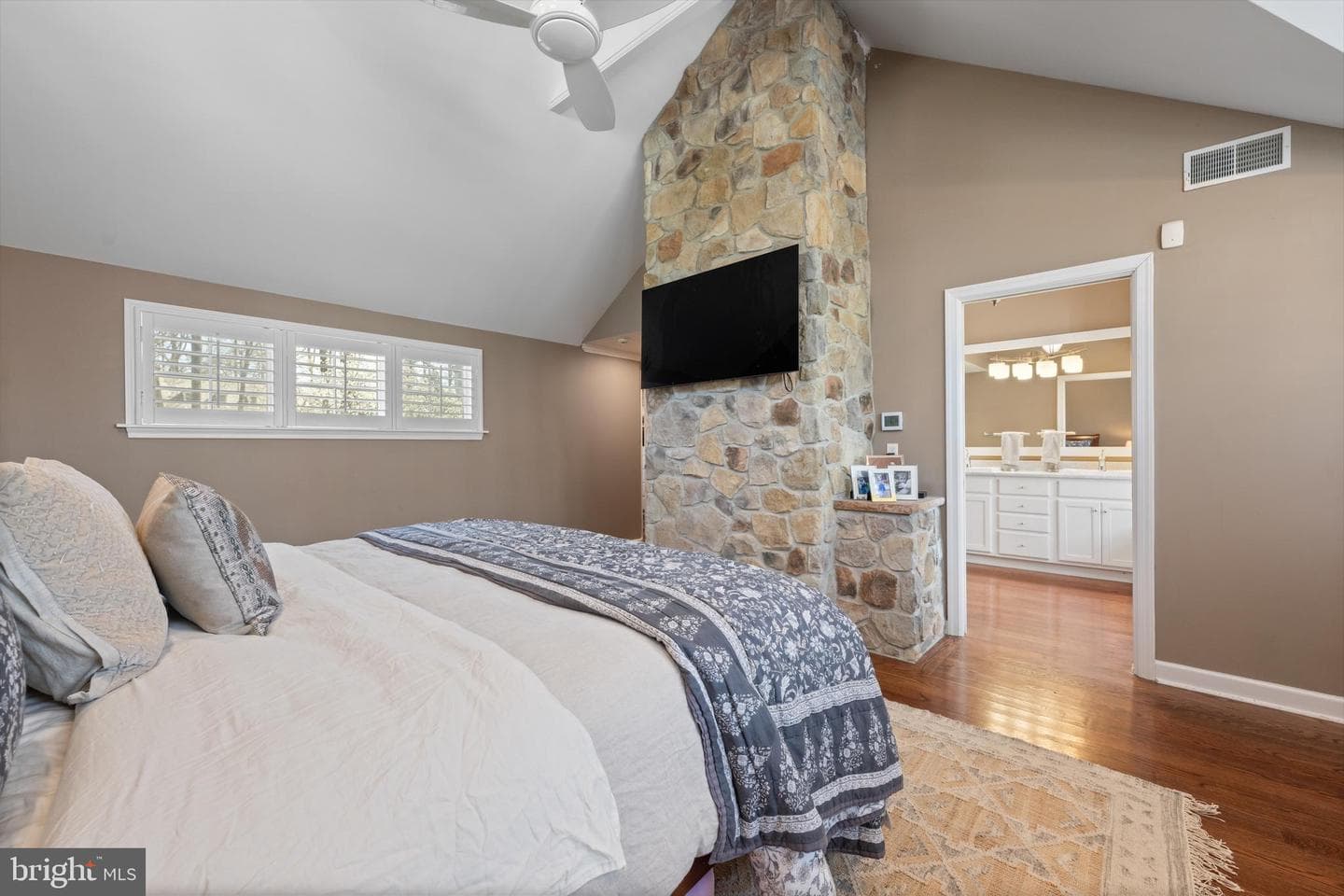 11 Foxchase Road photo 38