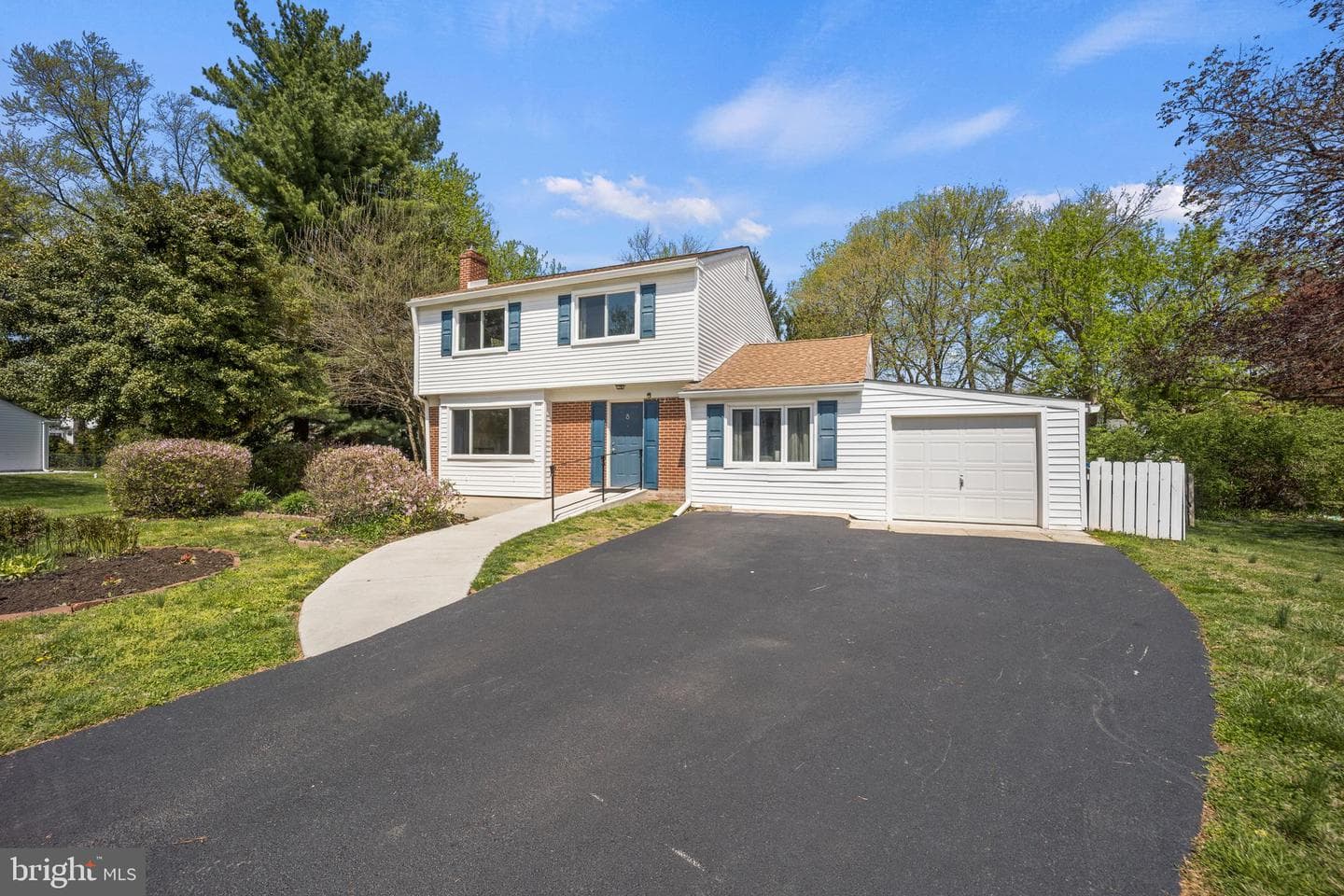 8 Locust Drive