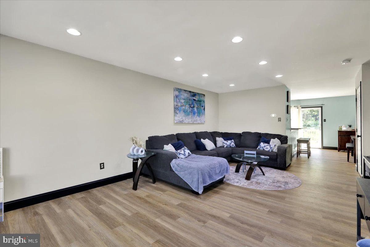 702 Coventry Pointe Lane photo 4
