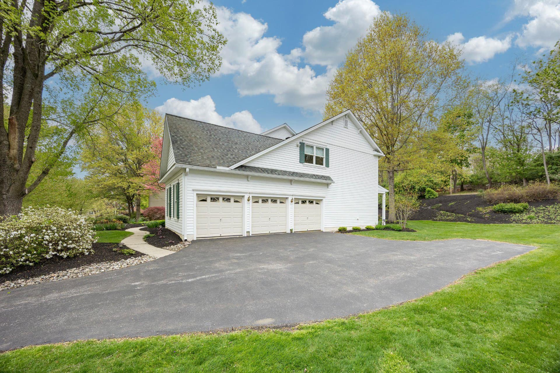 1303 Stonegate Drive photo 5