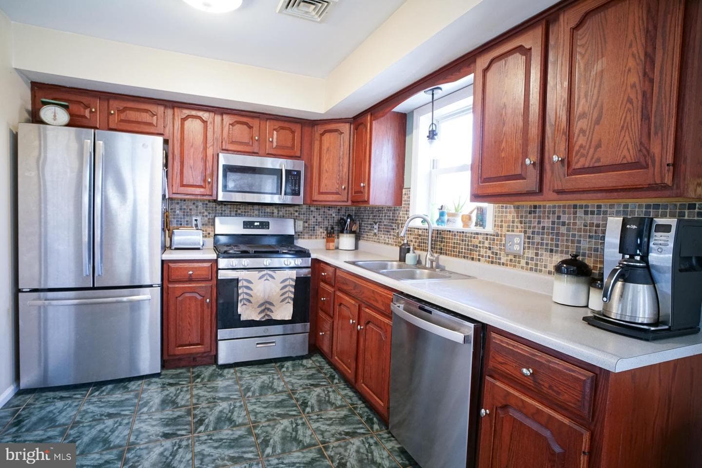 279 Lafayette Road photo 12