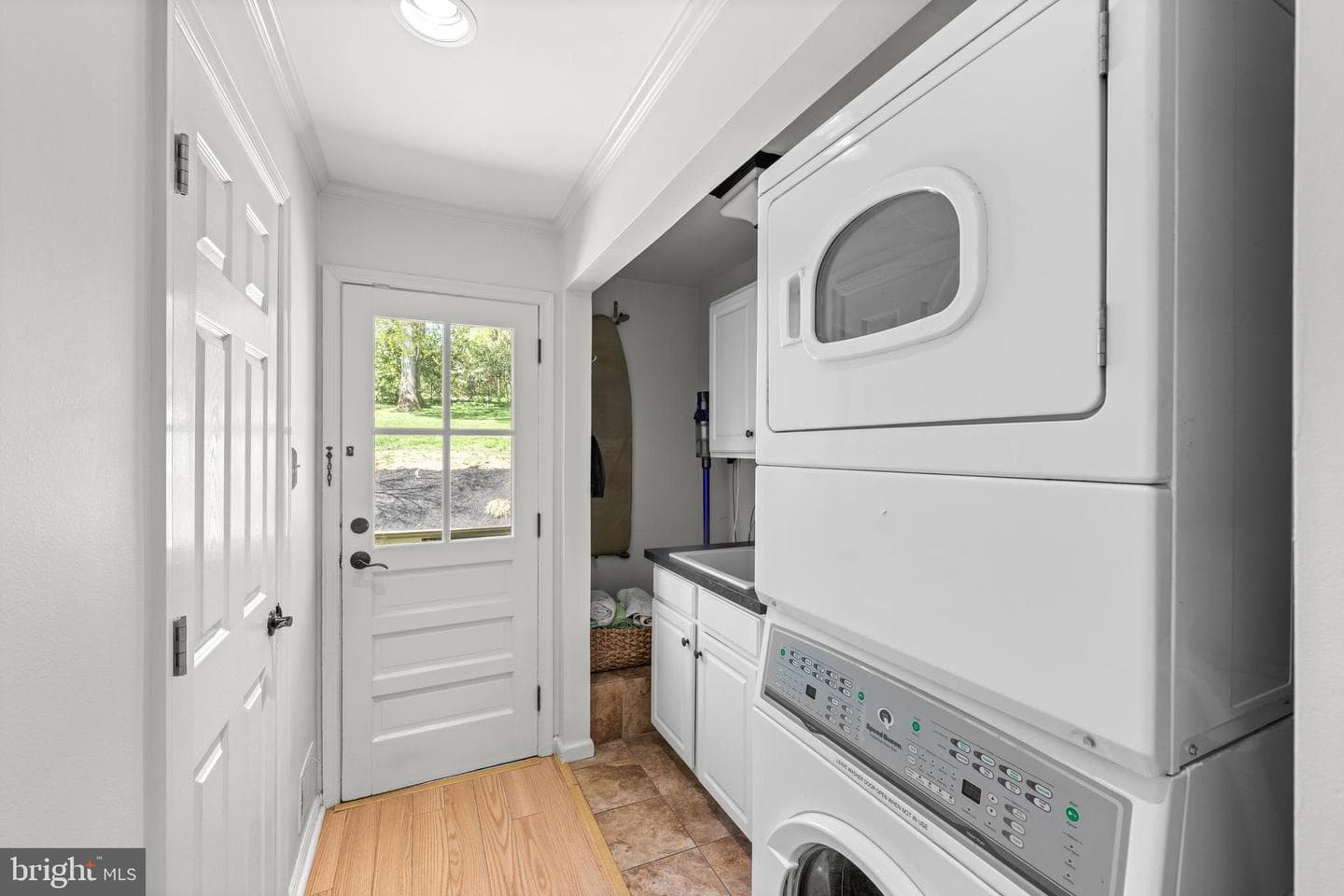 1064 Beaumont Road photo 17