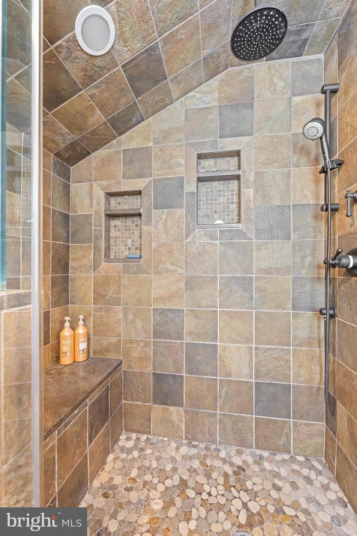 1064 Beaumont Road photo 23