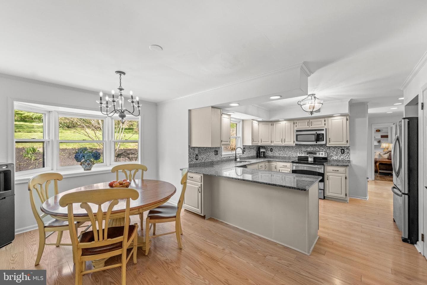 1064 Beaumont Road photo 7