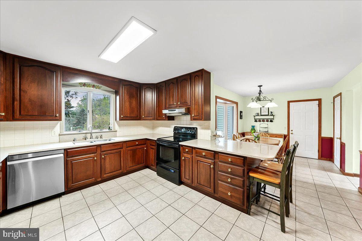 701 Pheasant Run photo 13