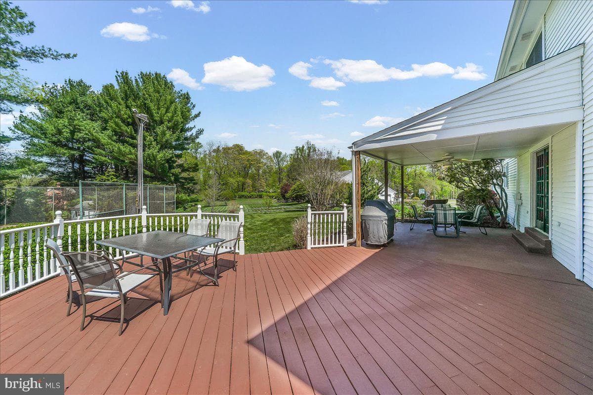 701 Pheasant Run photo 33