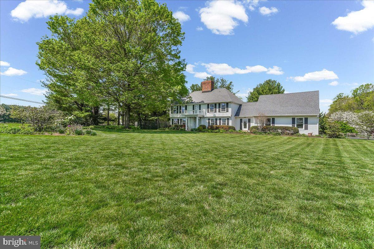 701 Pheasant Run photo 35