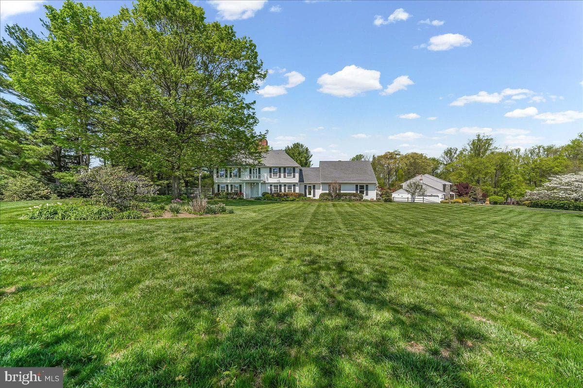 701 Pheasant Run photo 40