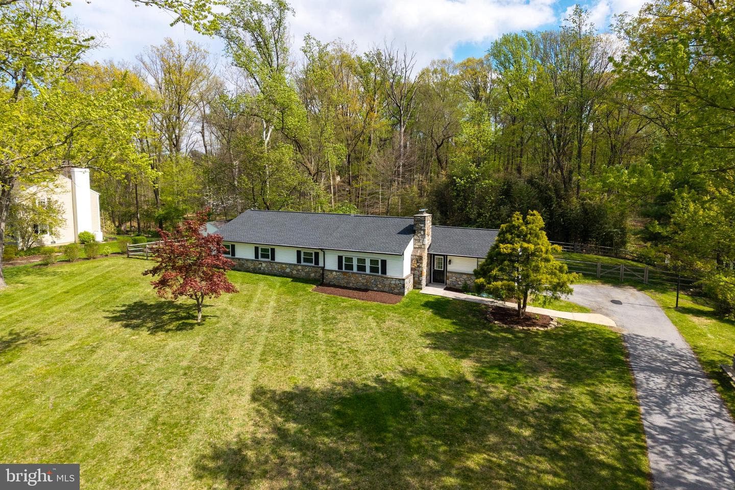 560 Norwood Road photo 2