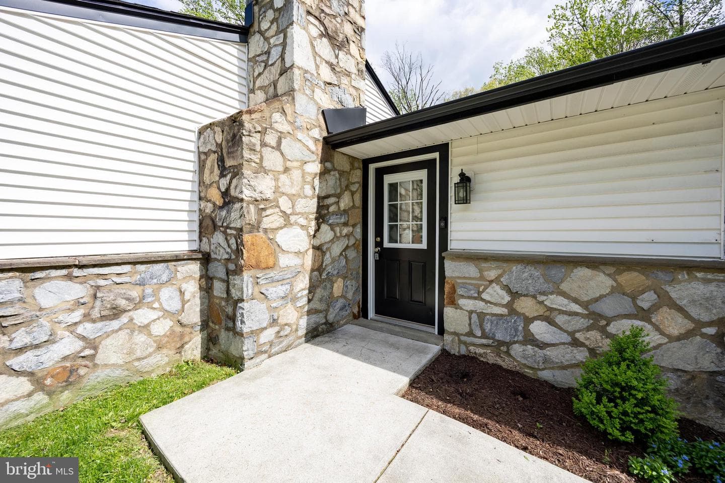 560 Norwood Road photo 3
