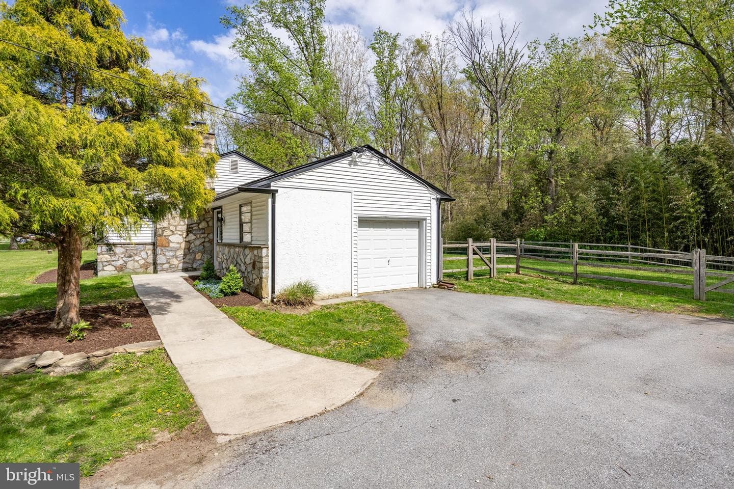 560 Norwood Road photo 38