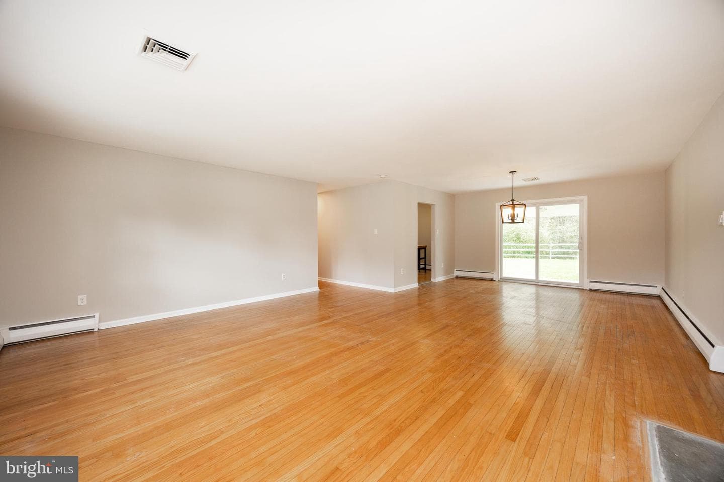 560 Norwood Road photo 9