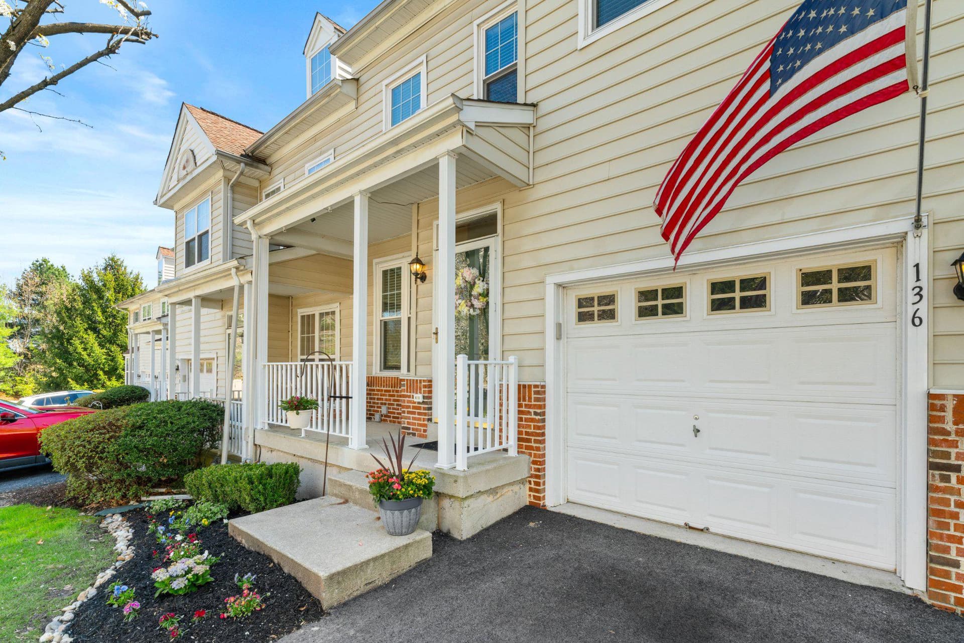 136 Sunnyhill Drive photo 2