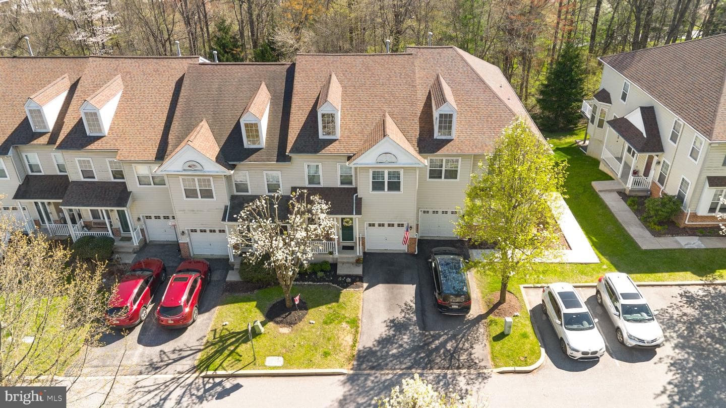 136 Sunnyhill Drive photo 33