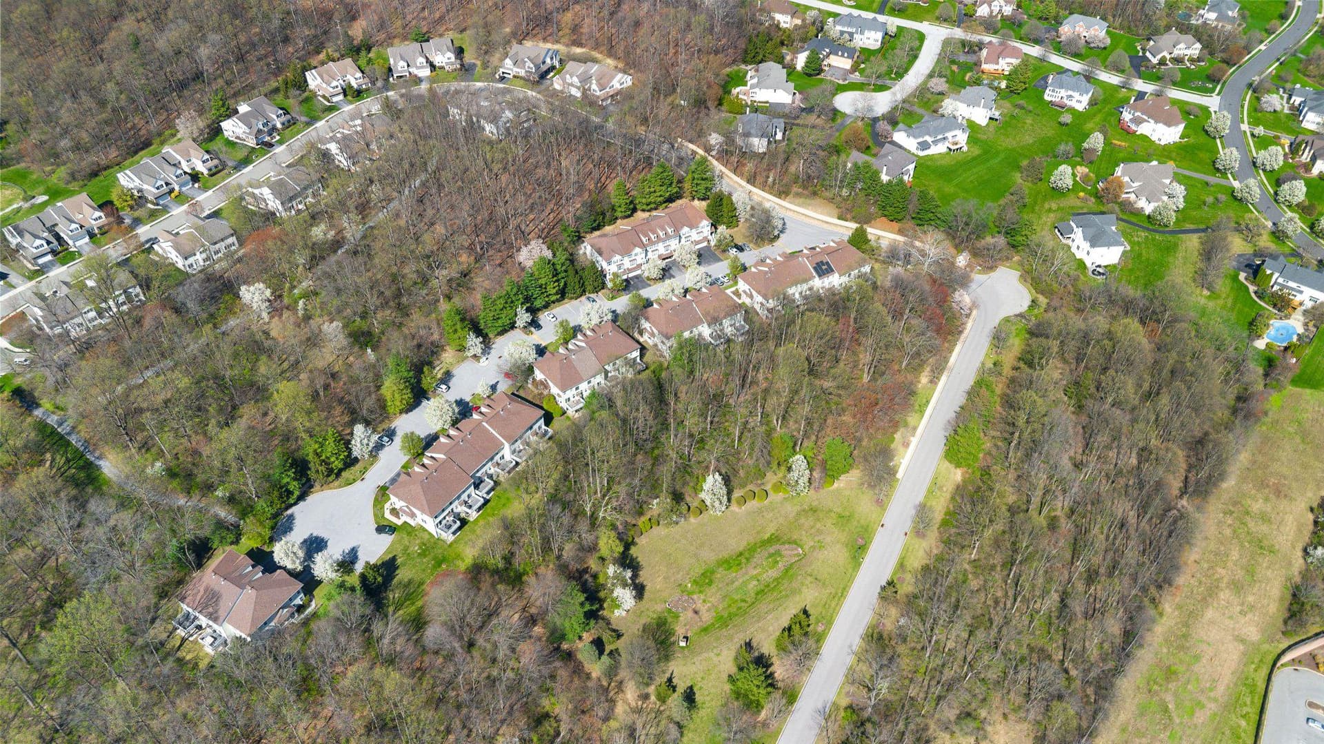 136 Sunnyhill Drive photo 35