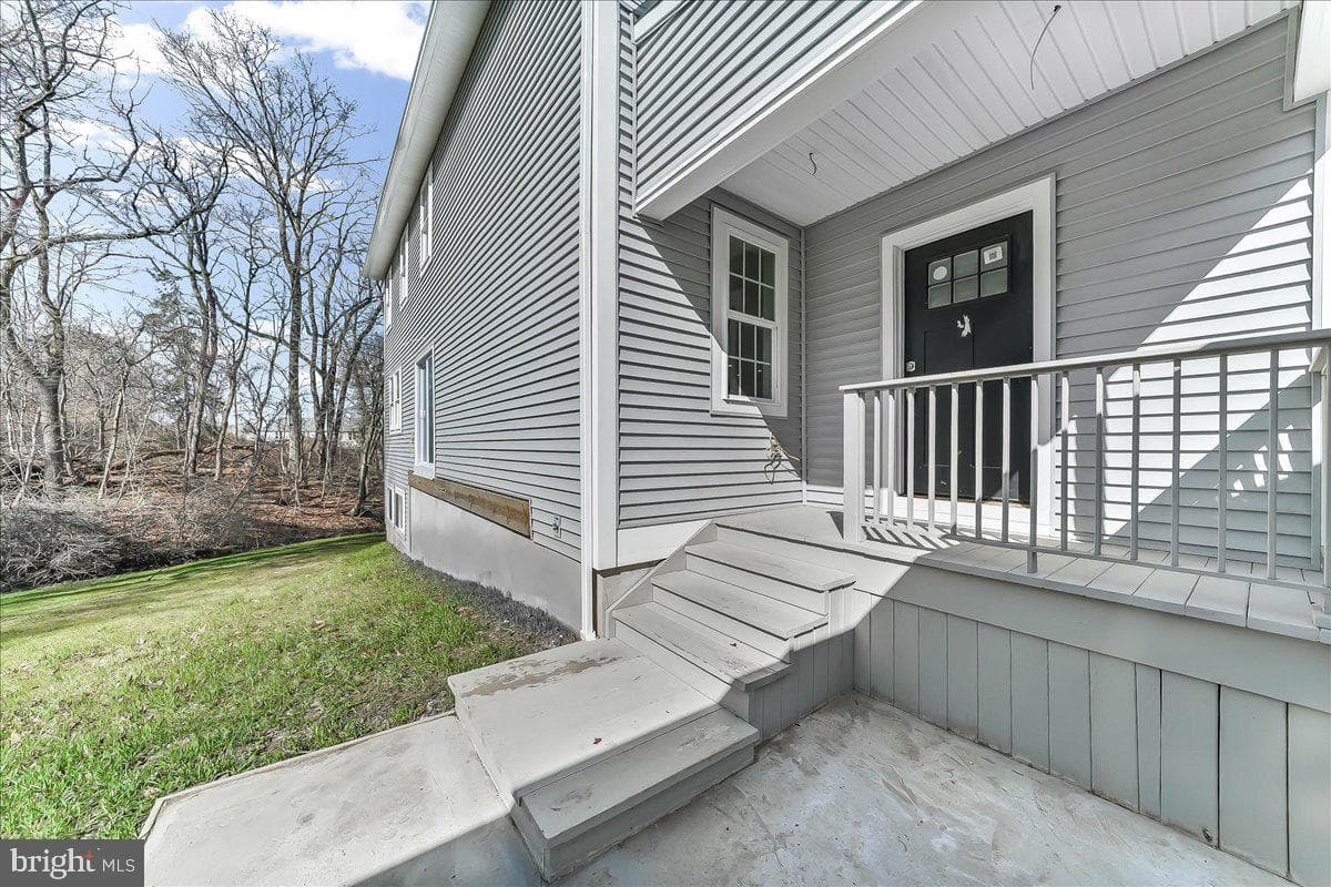 244 W Summit Avenue photo 3