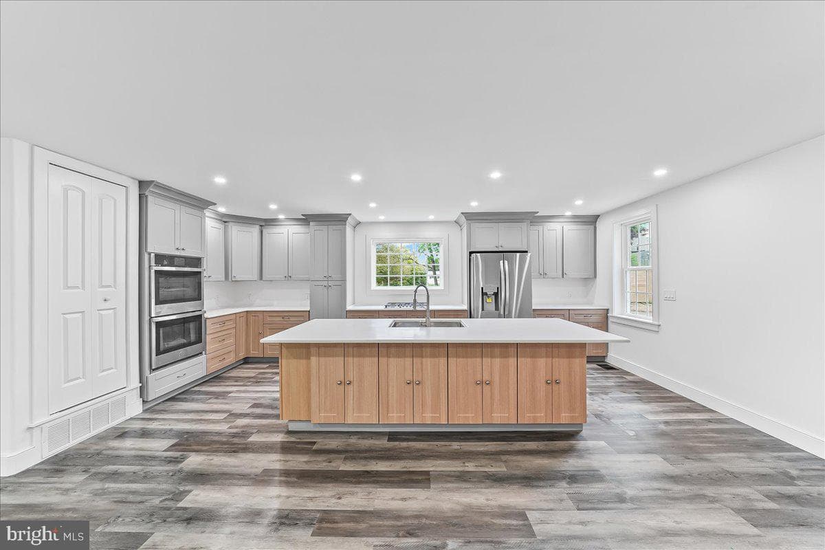 244 W Summit Avenue photo 8
