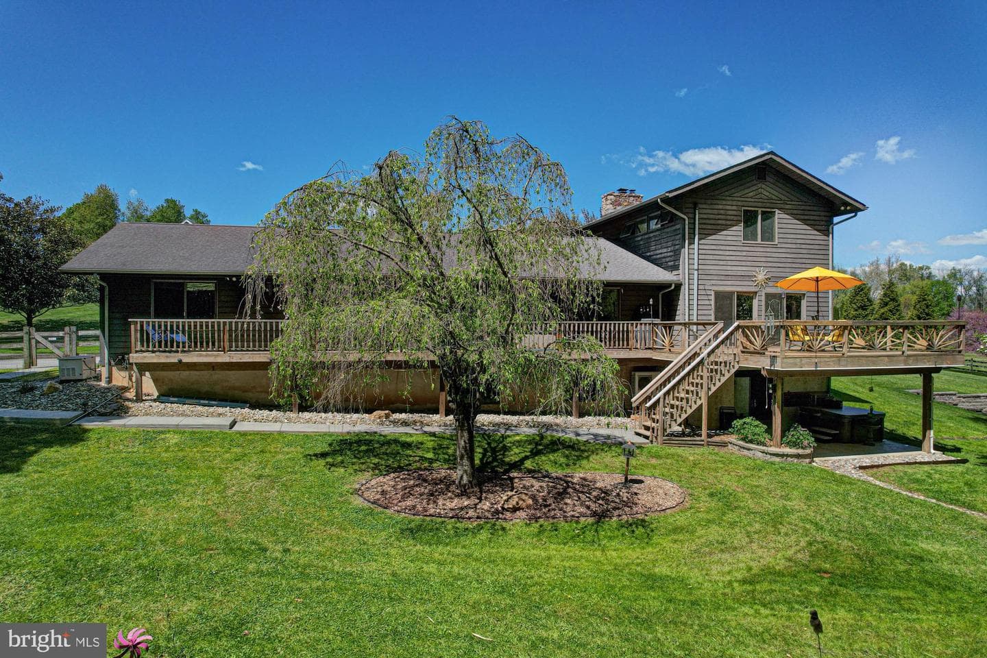 199 Sunnyside Road photo 2