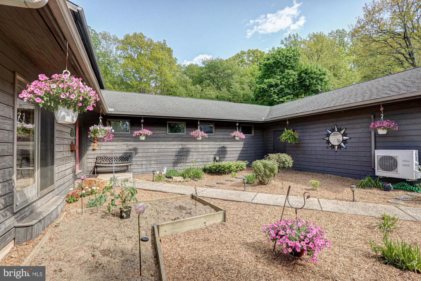 199 Sunnyside Road photo 57