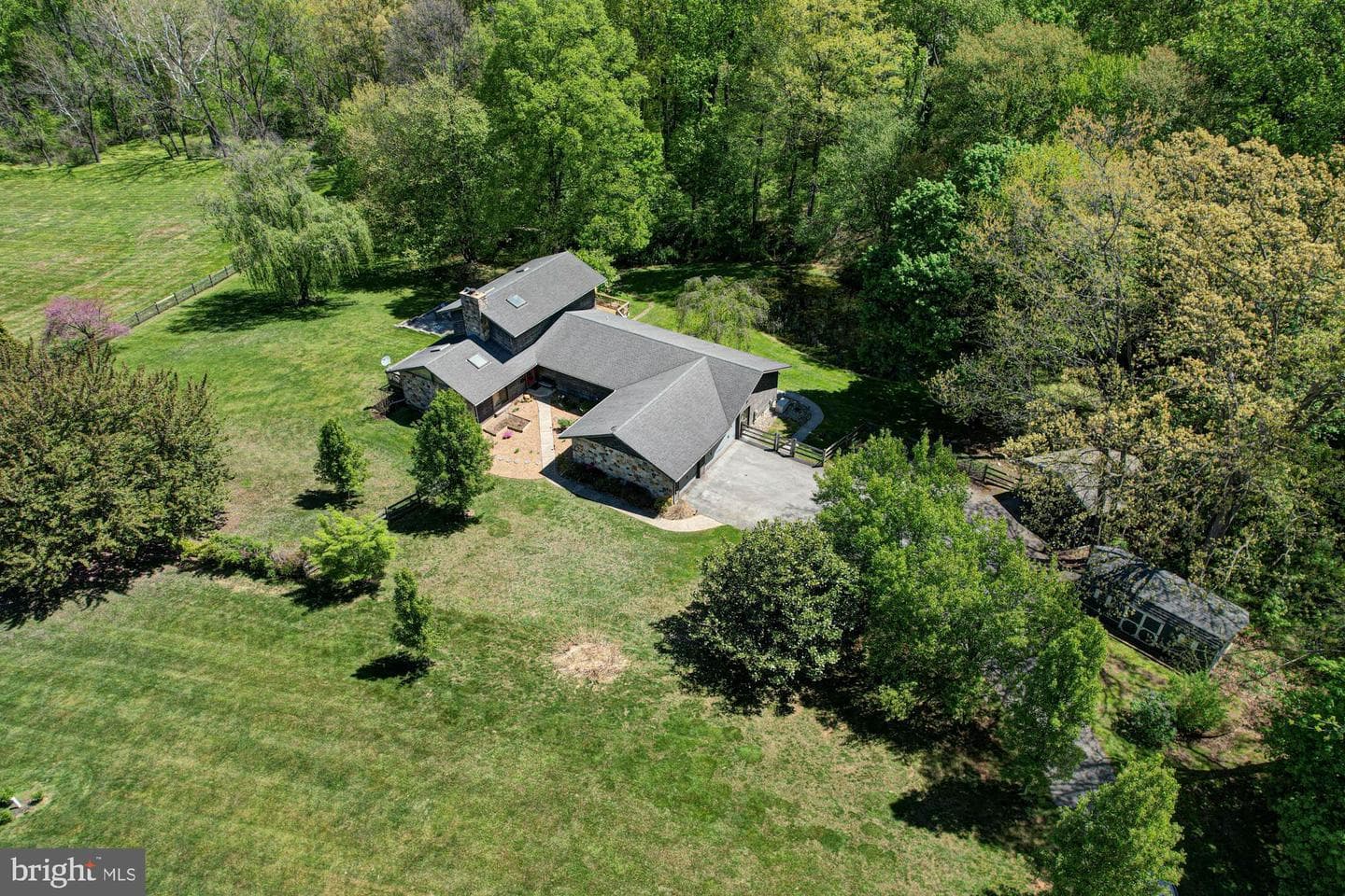 199 Sunnyside Road photo 58