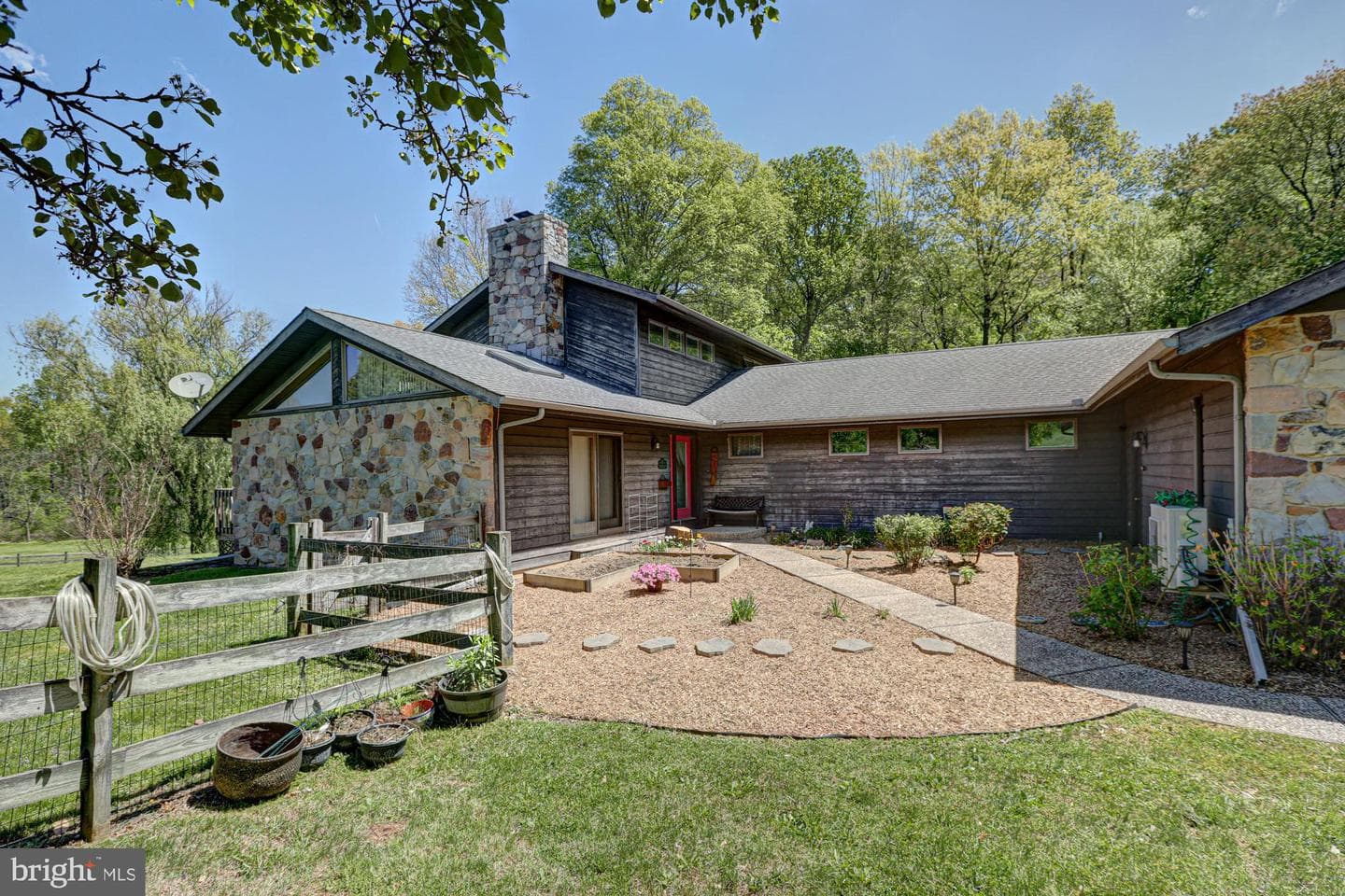 199 Sunnyside Road photo 73