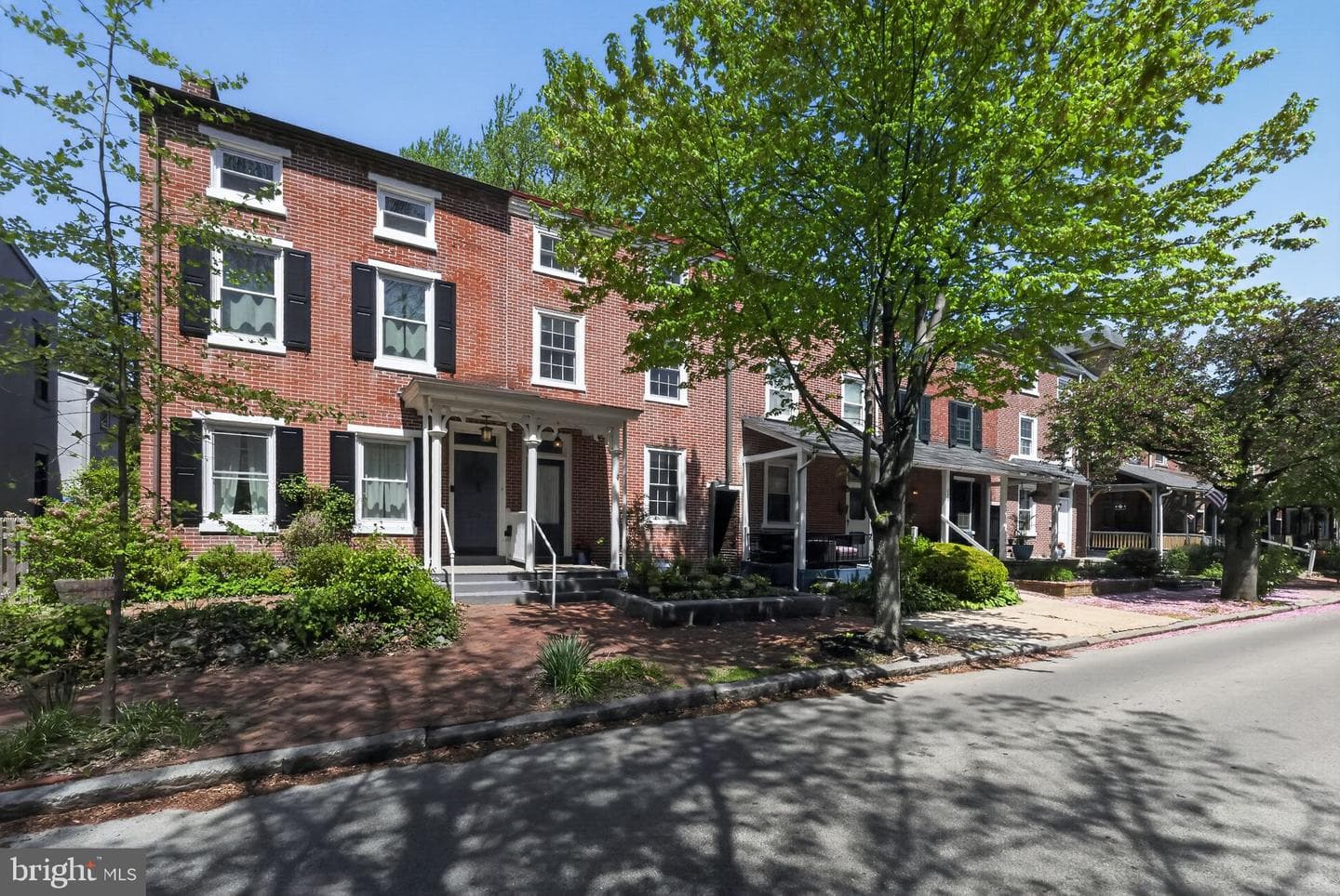 237 W Barnard Street
