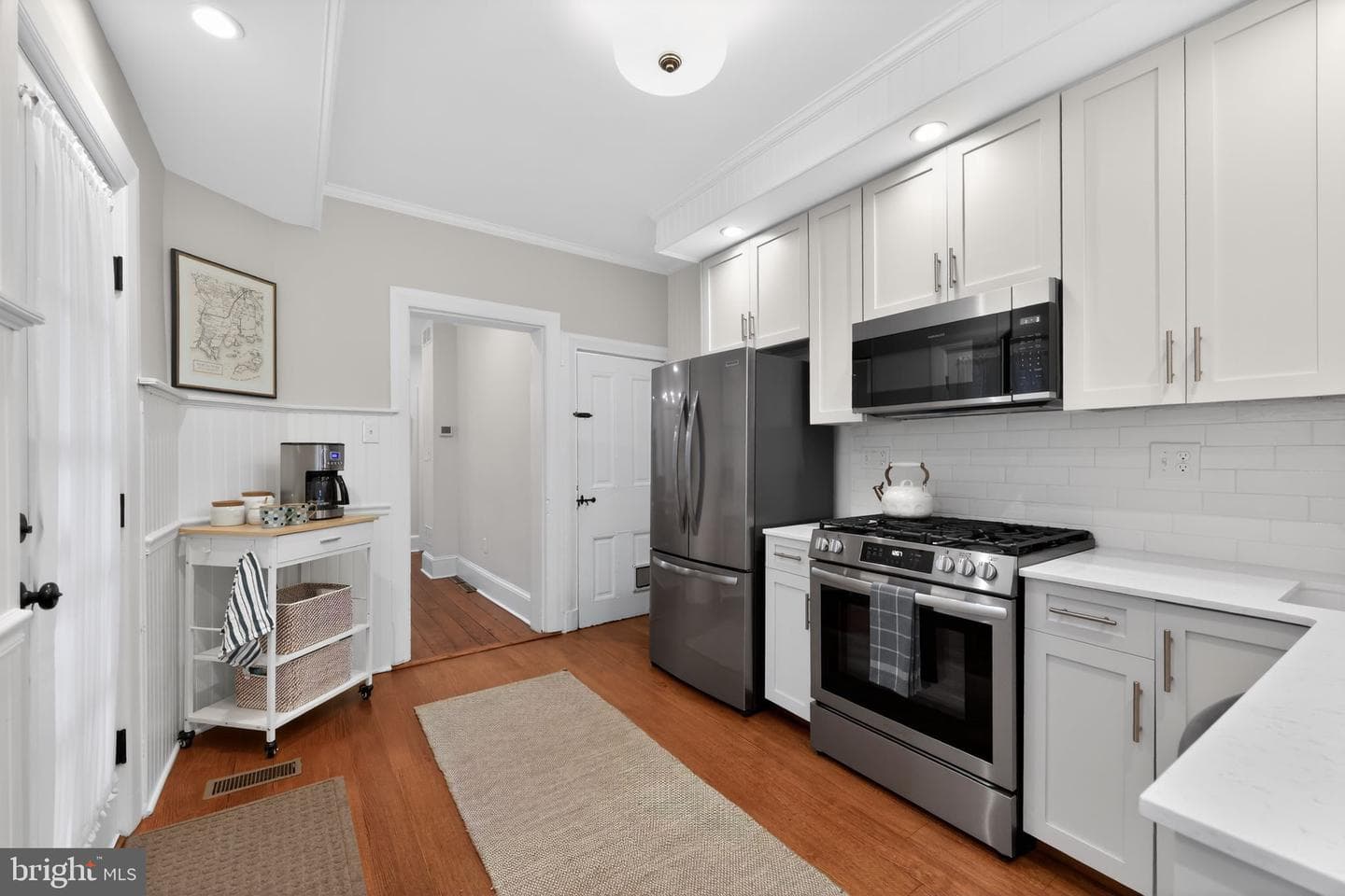 237 W Barnard Street photo 13